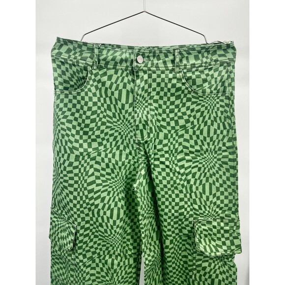 Women's Pants - miss love by Lala Green Checkered Flared Cargo Pants Size Medium - Picture 2 of 10